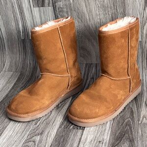 Koolaburra Chestnut Suede Short Boots Size 6